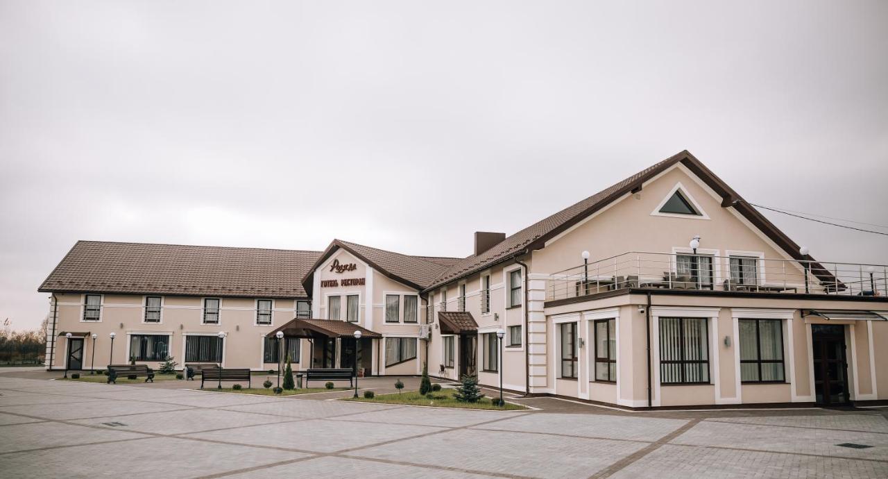Роляда Hotel Tysmenytsia Luaran gambar