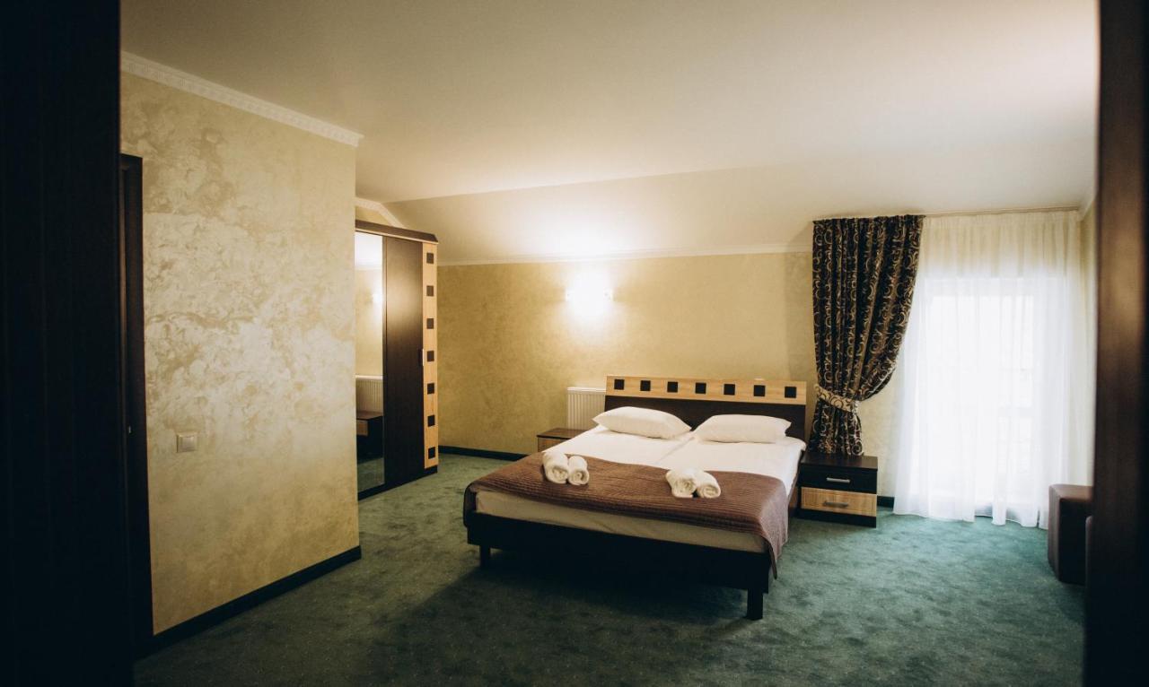 Роляда Hotel Tysmenytsia Luaran gambar
