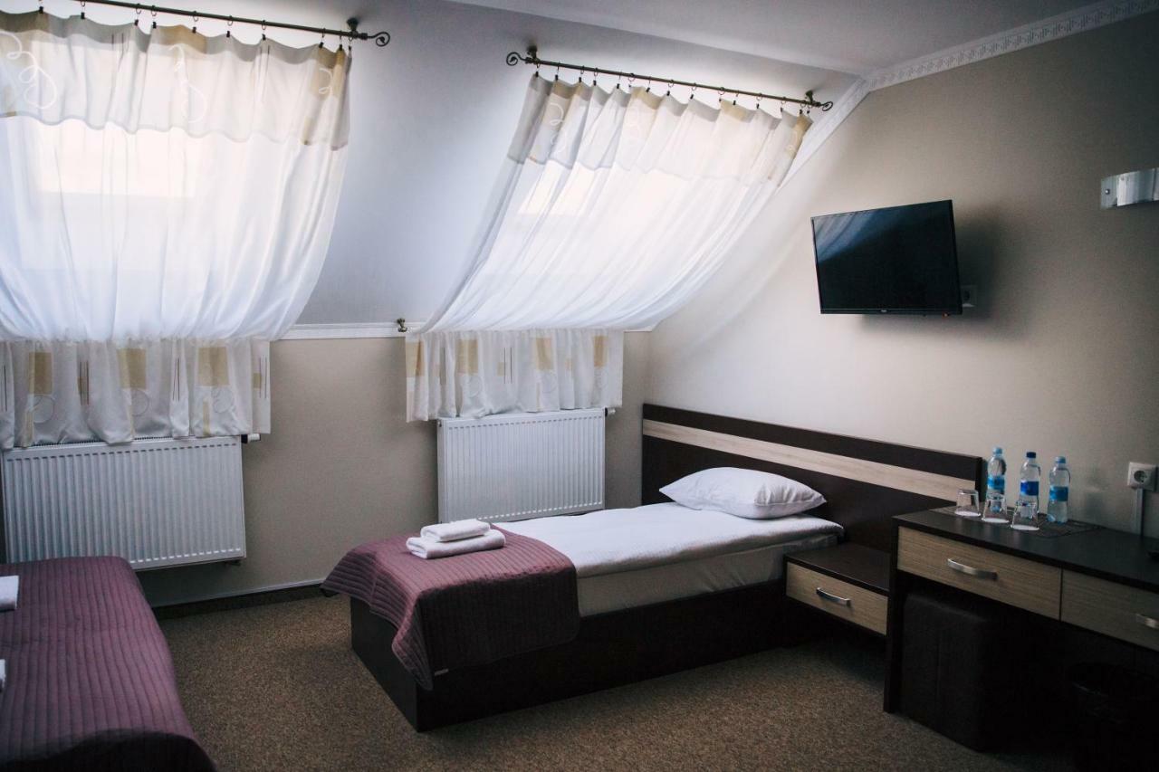 Роляда Hotel Tysmenytsia Luaran gambar