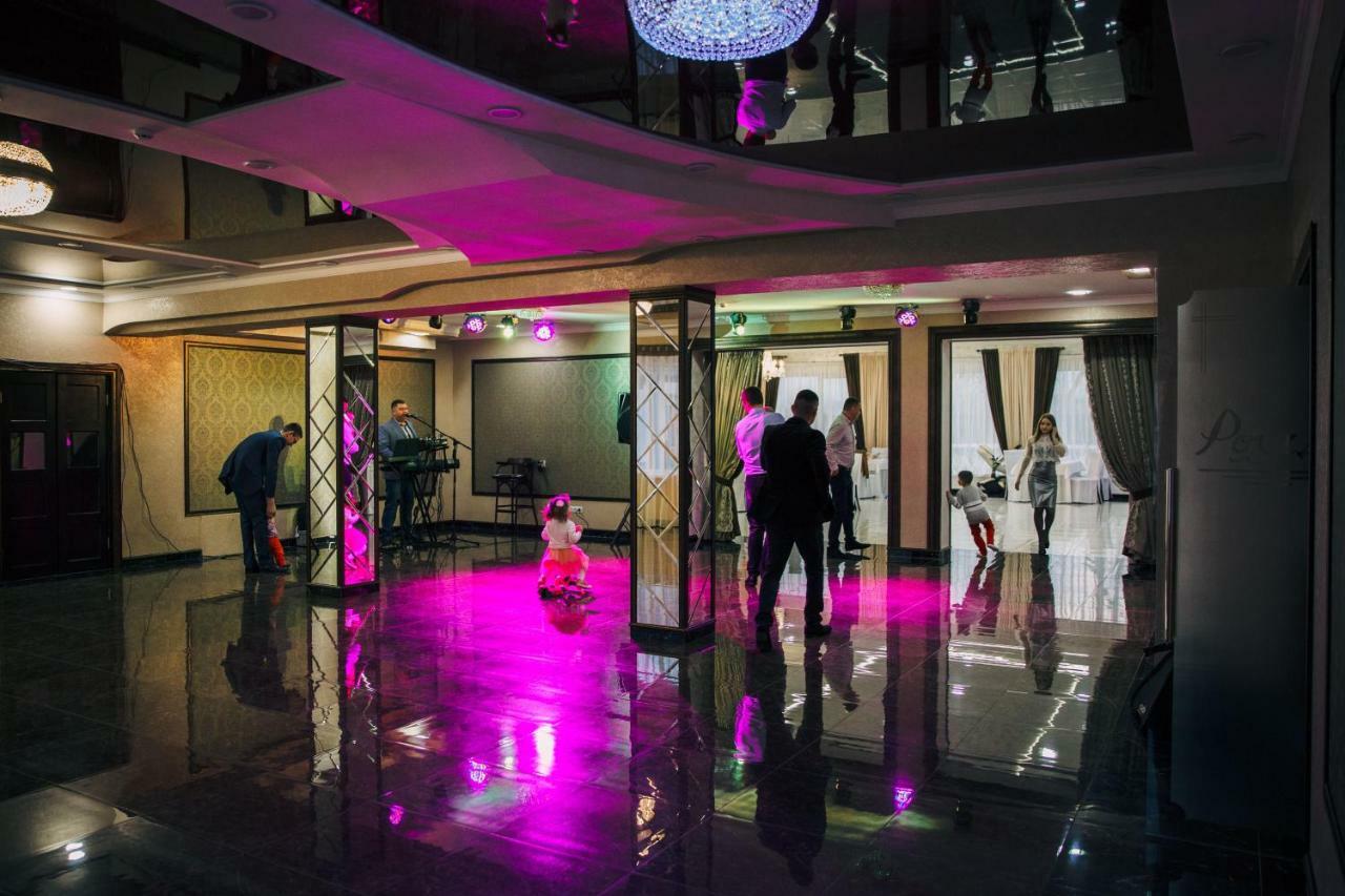 Роляда Hotel Tysmenytsia Luaran gambar
