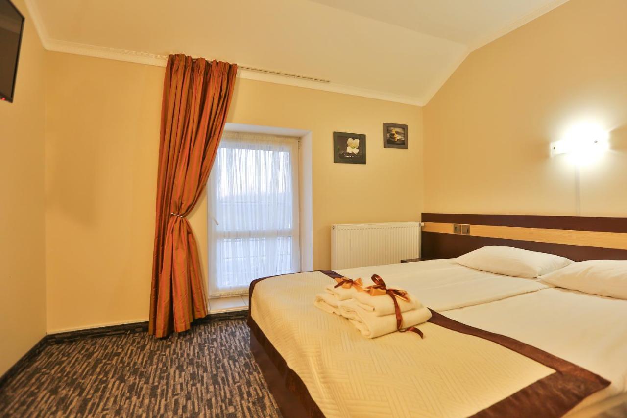 Роляда Hotel Tysmenytsia Luaran gambar