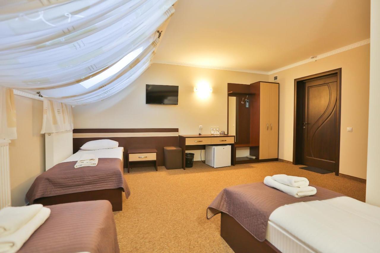 Роляда Hotel Tysmenytsia Luaran gambar