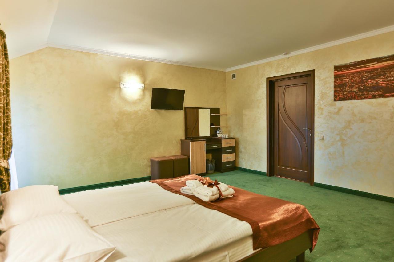 Роляда Hotel Tysmenytsia Luaran gambar